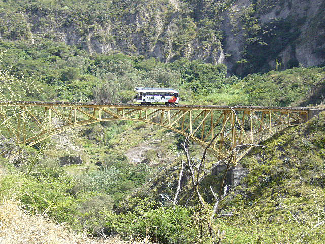 The first narrow steel bridge over the Andean River